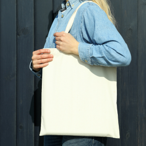 5 Stylish Prints For Handbag Fabrics This Summer To Make You Look Cool