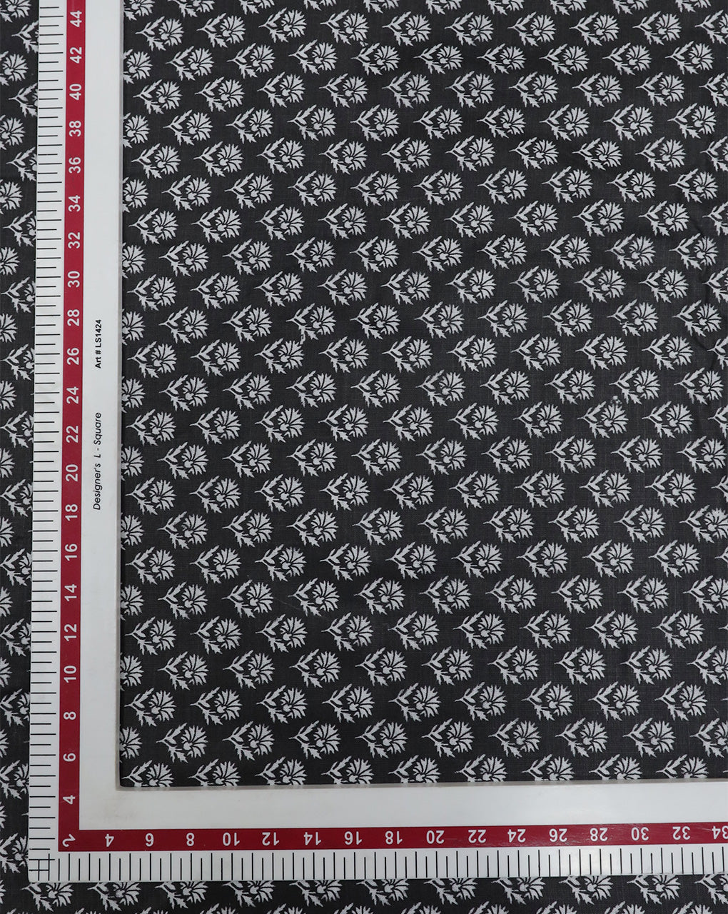 BLACK & WHITE FLORAL DESIGN PRINTED POLYESTER SPUN FABRIC