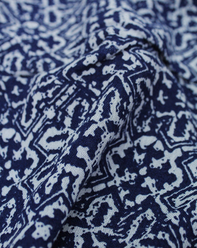 WHITE & BLUE ABSTRACT DESIGN RAYON CREPE PRINTED FABRIC